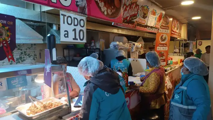 Funcionarios de la Intendencia municipal realizaron operativos en locales de expendio de comida.