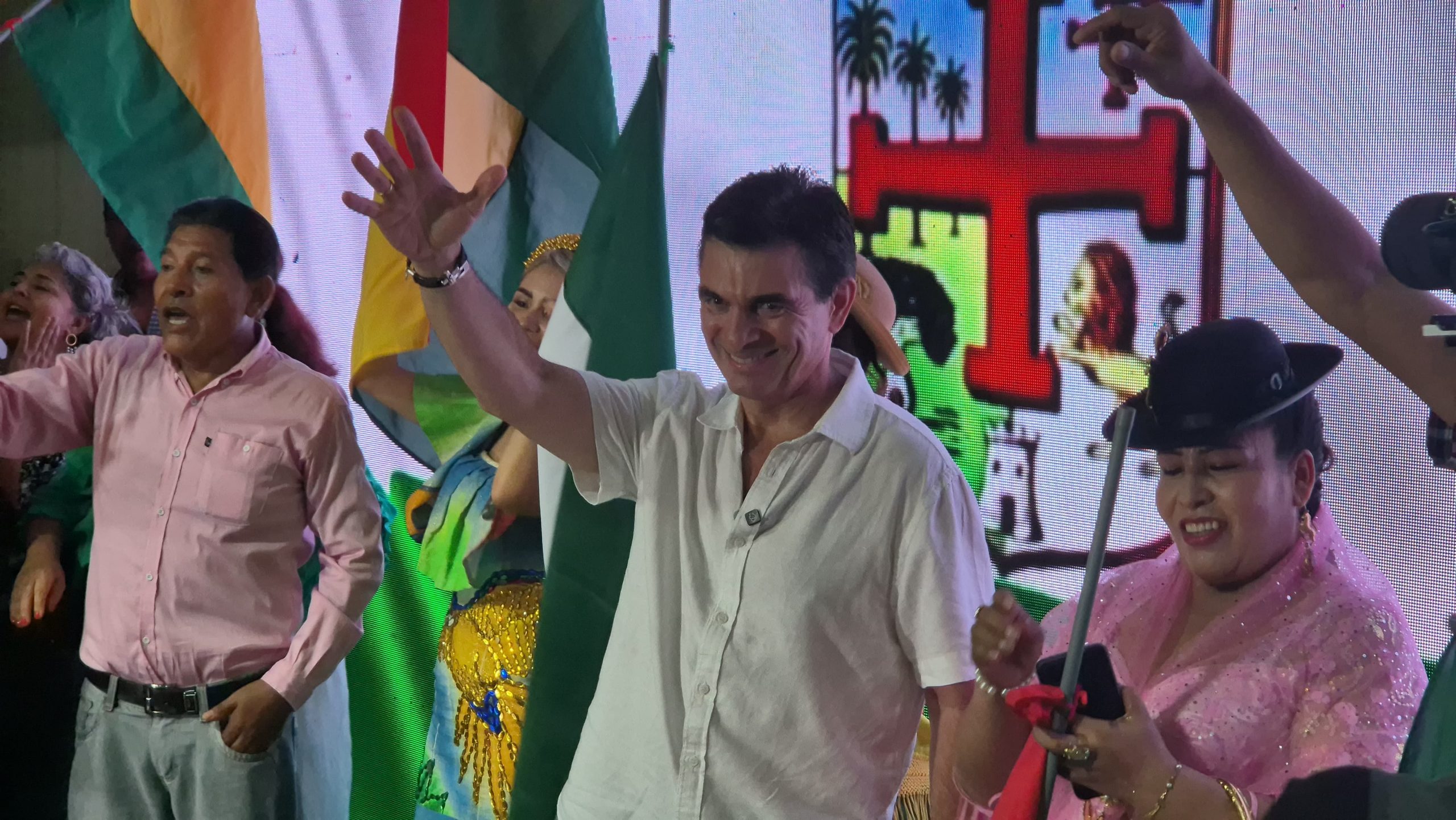 EL senador Rodrigo Paz Pereira participa de su proclamación en Santa Cruz.