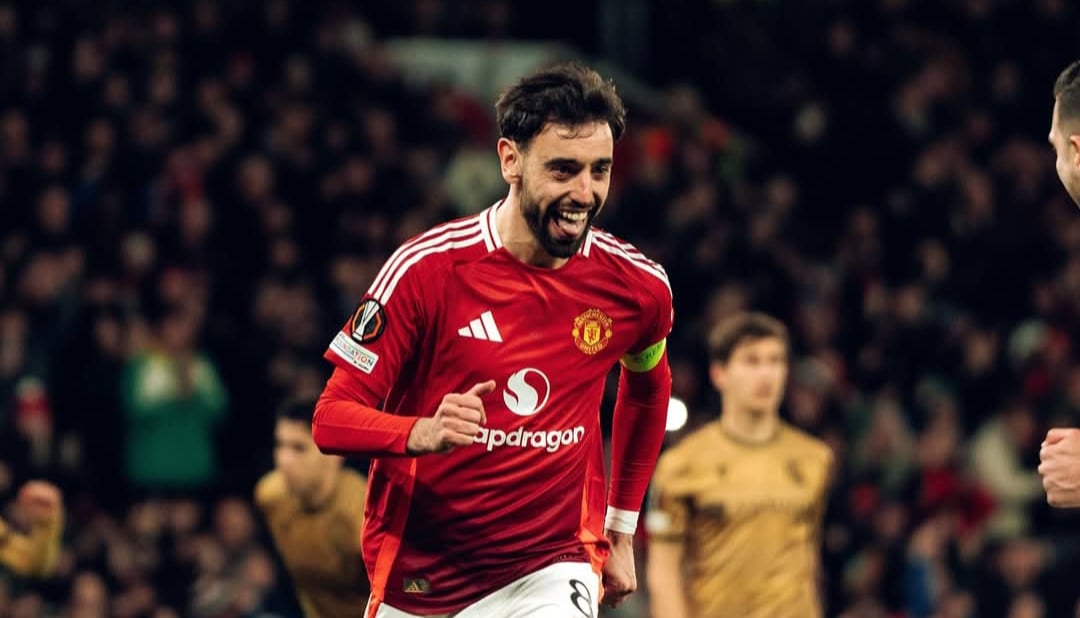 Bruno Fernandes celebra uno de sus tres goles.