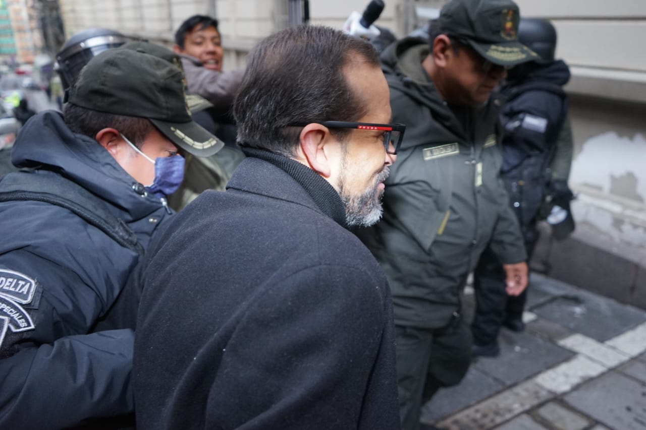El gobernador electo de Santa Cruz, Luis Fernando Camacho, llega a su audiencia de juicio oral.