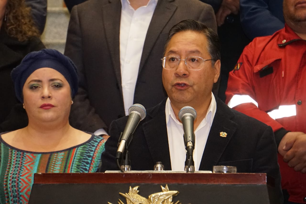 El presidente Luis Arce en conferencia de prensa.
