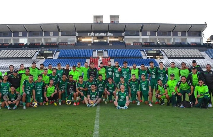 La Selección Boliviana en el estadio de Alianza Lima, en la capital peruana.