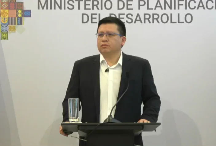 El ministro de Planificación del Desarrollo, Sergio Cusicanqui, en conferencia de prensa. Foto: Ministerio de Planificación del Desarrollo. fo