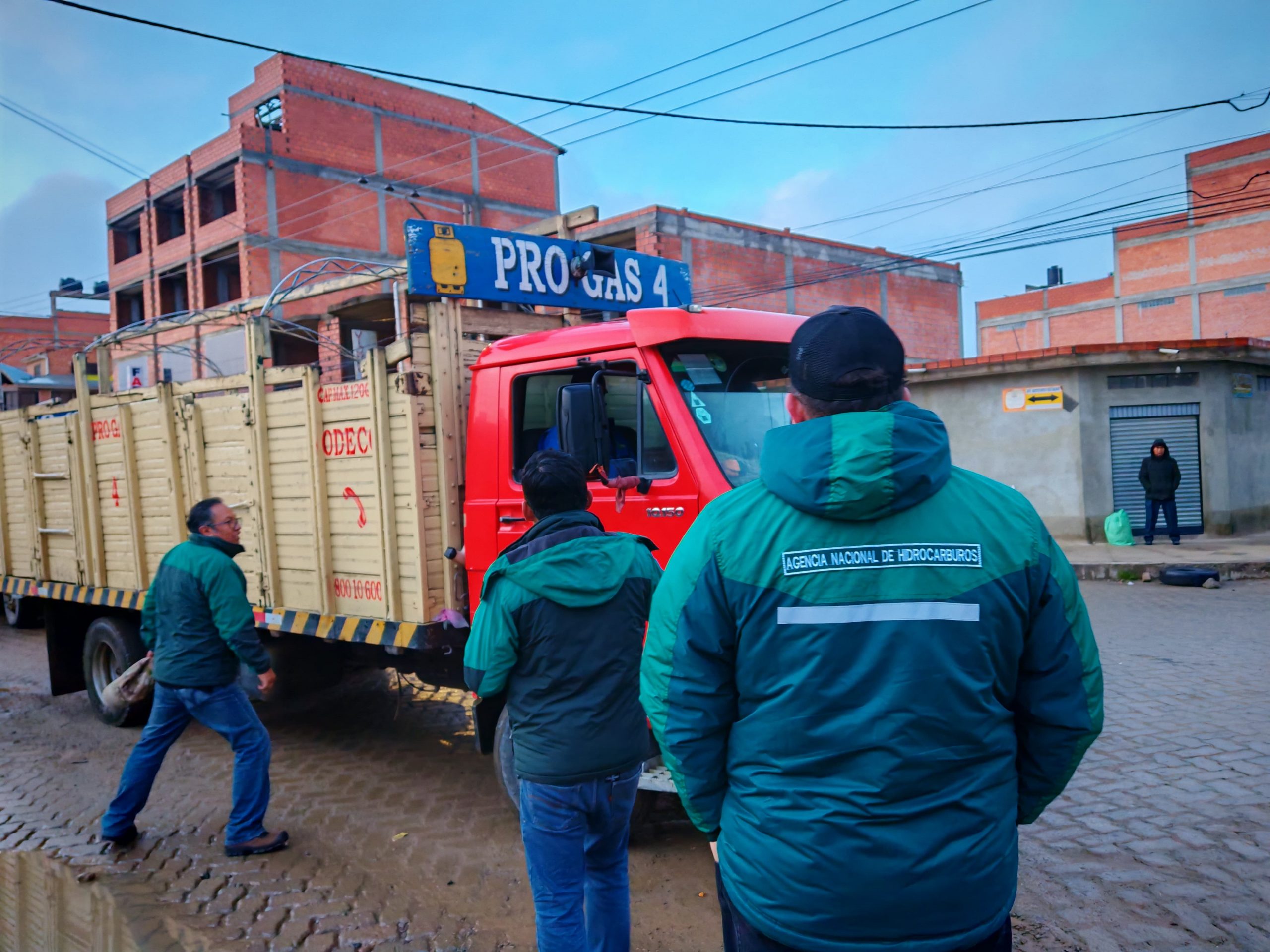 Personal de la ANH realizó el control en el despacho de camiones distribuidores de GLP.