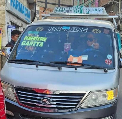 El vehículo que atropelló al funcionario. Foto: Comunicándonos Bolivia.