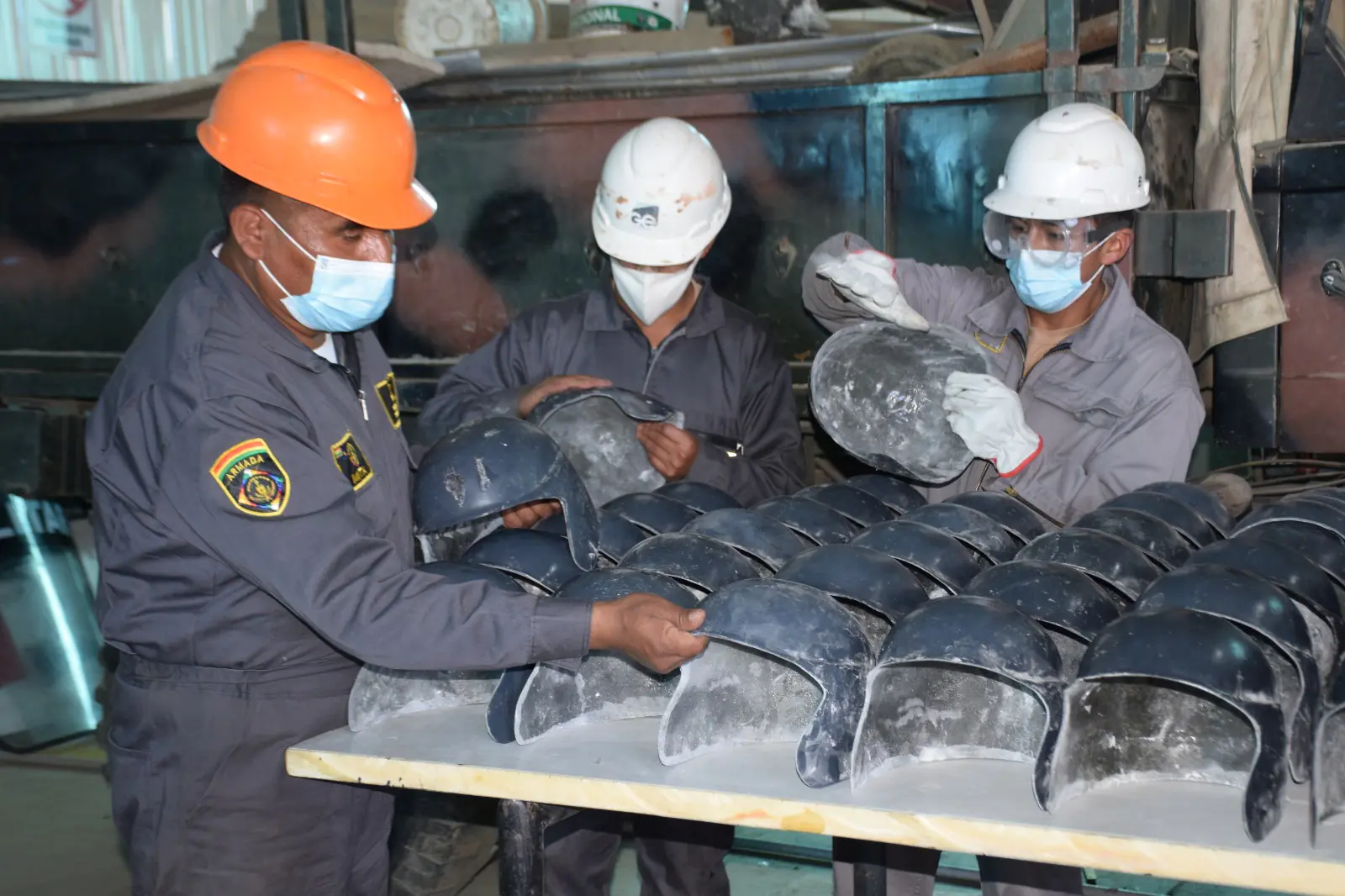 El equipo verifica todo el proceso de cada uno de los proyectos. Foto: Armada Boliviana.