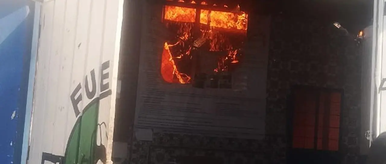 El fuego destruyó el centro/RRSS