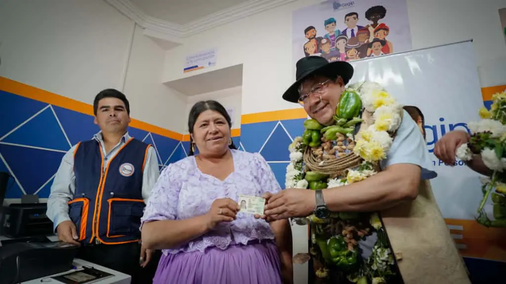 El presidente Luis Arce durante la entrega en Mizque. Foto: Lucho Arce.
