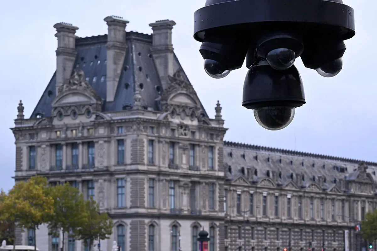 videovigilancia_louvre.jpg