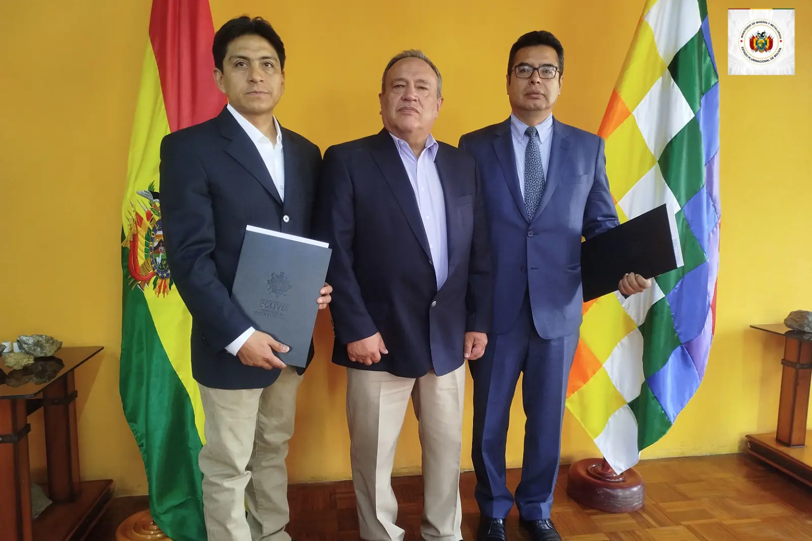 Autoridades del área de minería: Ministerio de Minería.