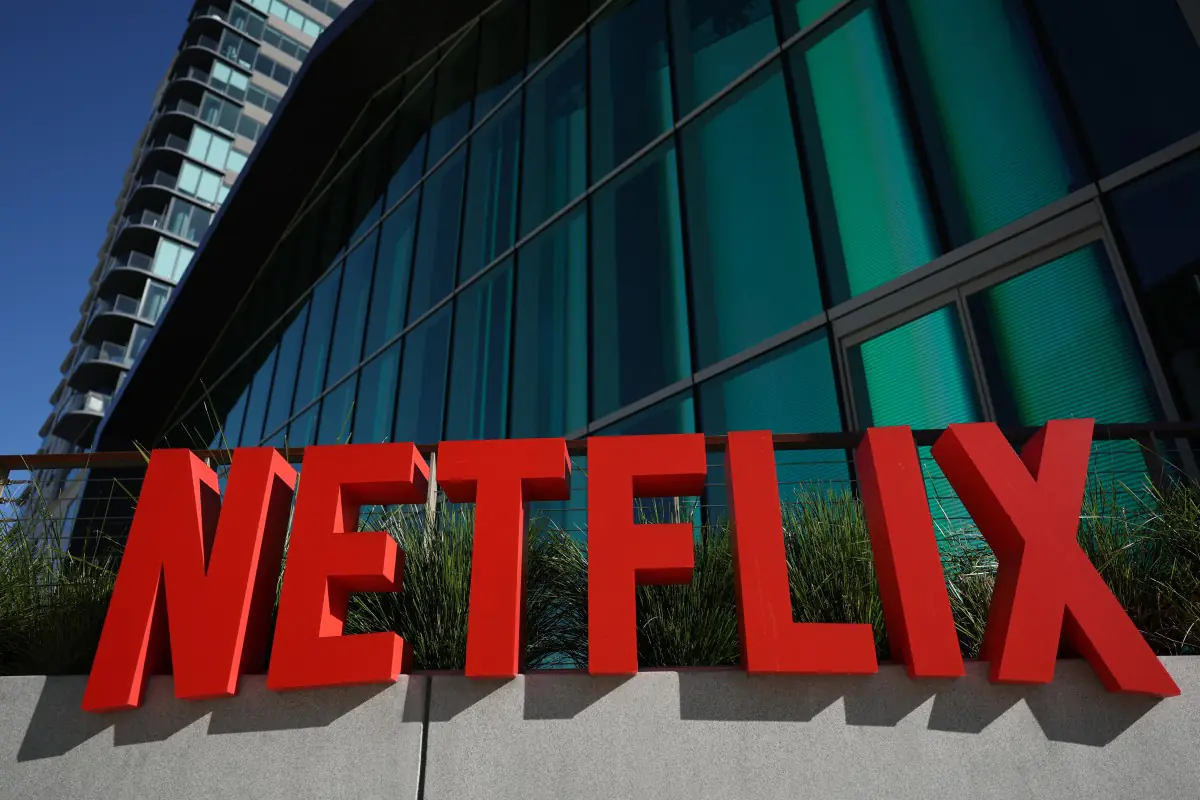 El logotipo de Netflix se muestra en las oficinas de la compañía en Vine, Los Ángeles, California/AFP