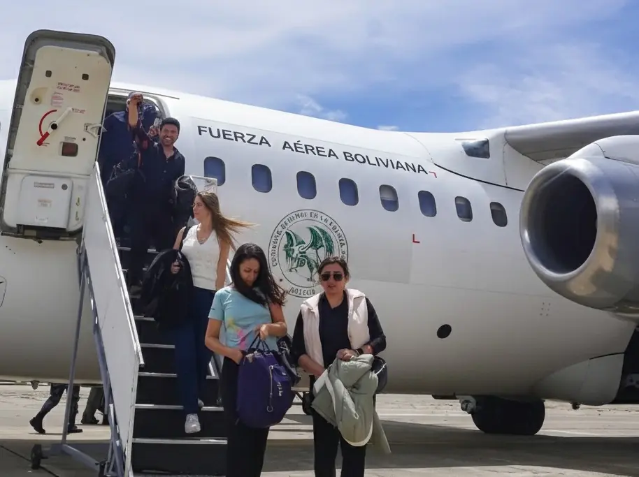 Los turistas a su arribo al aeropuerto de El Alto/Min. de Turismo