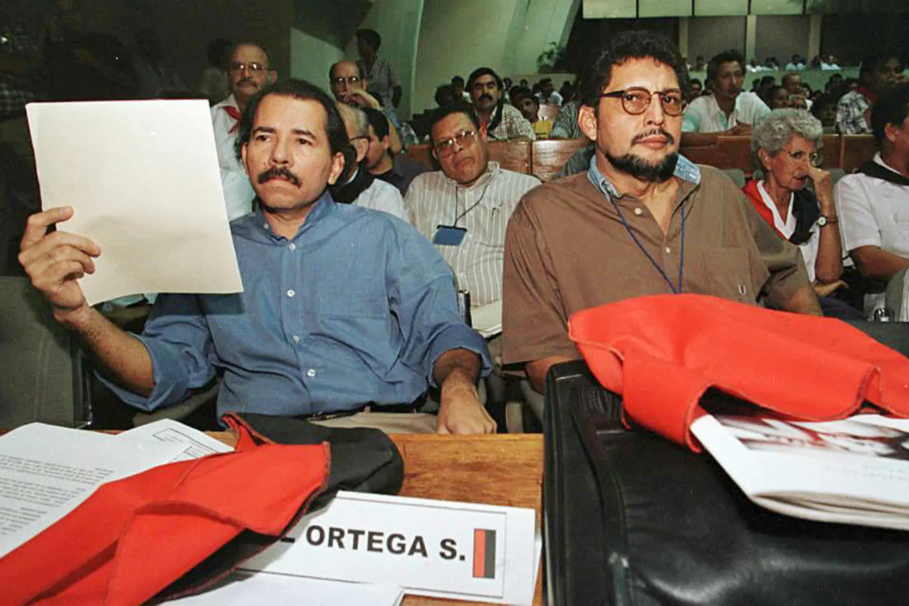 Daniel Ortega junto a Bayardo Arce en otro tiempo/AFP