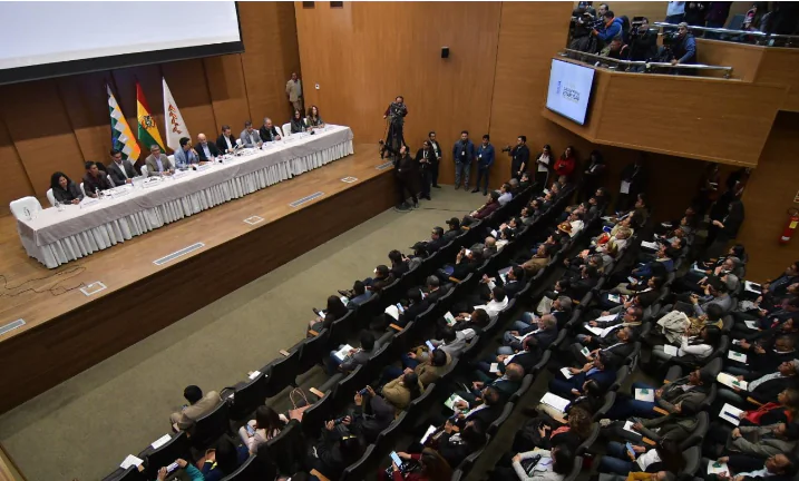 Diálogo entre el Gobierno y sectores sociales sobre el Decreto 5503.
Foto: APG
