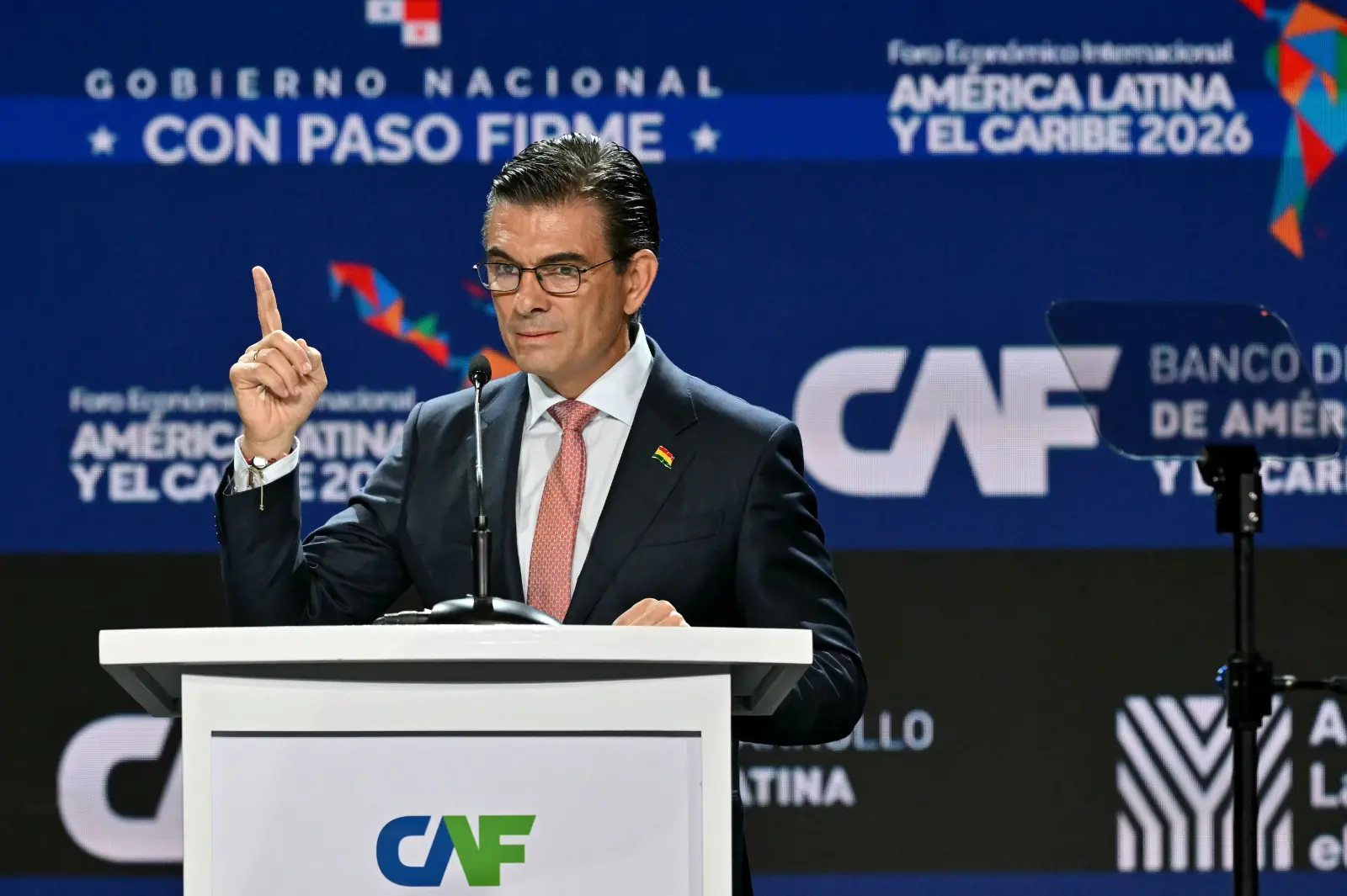 El presidente Rodrigo Paz Pereira durante su intervención en el foro de la CAF. Foto: AFP.