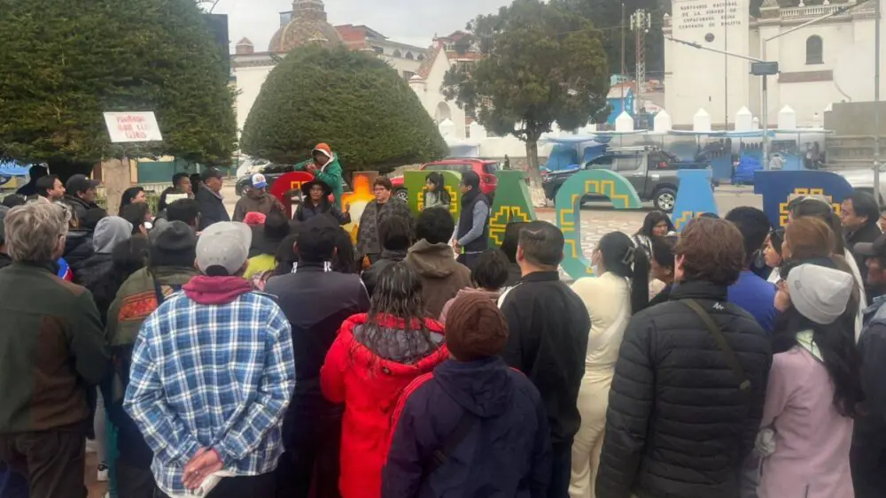 Turistas afectados en Coacabana.
Foto: CVC Noticias