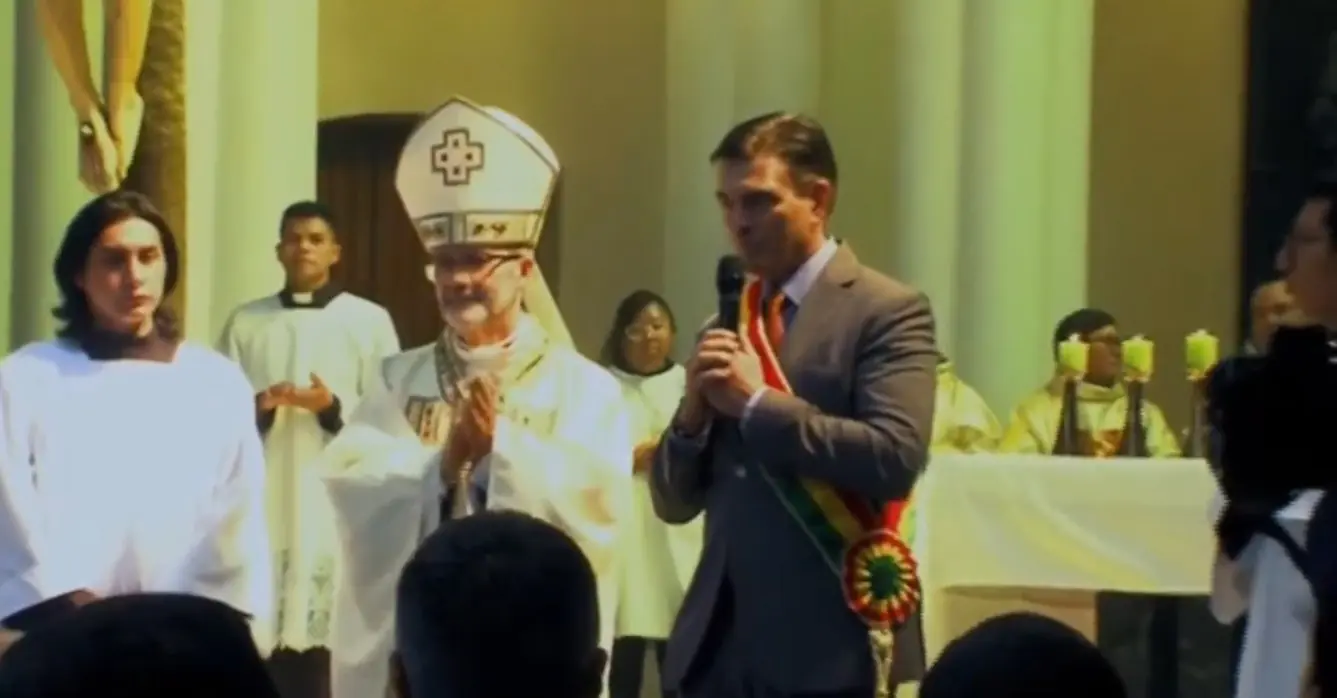 El presidente Rodrigo Participa de la homilía en Oruro por los 245 años de gesta libertaria. (Foto: Captura Bolivia TV)