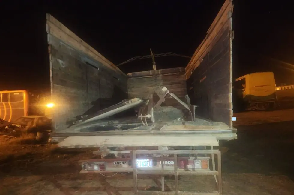 Las piezas fueron cargadas en un vehículo oficial. Foto: ABI