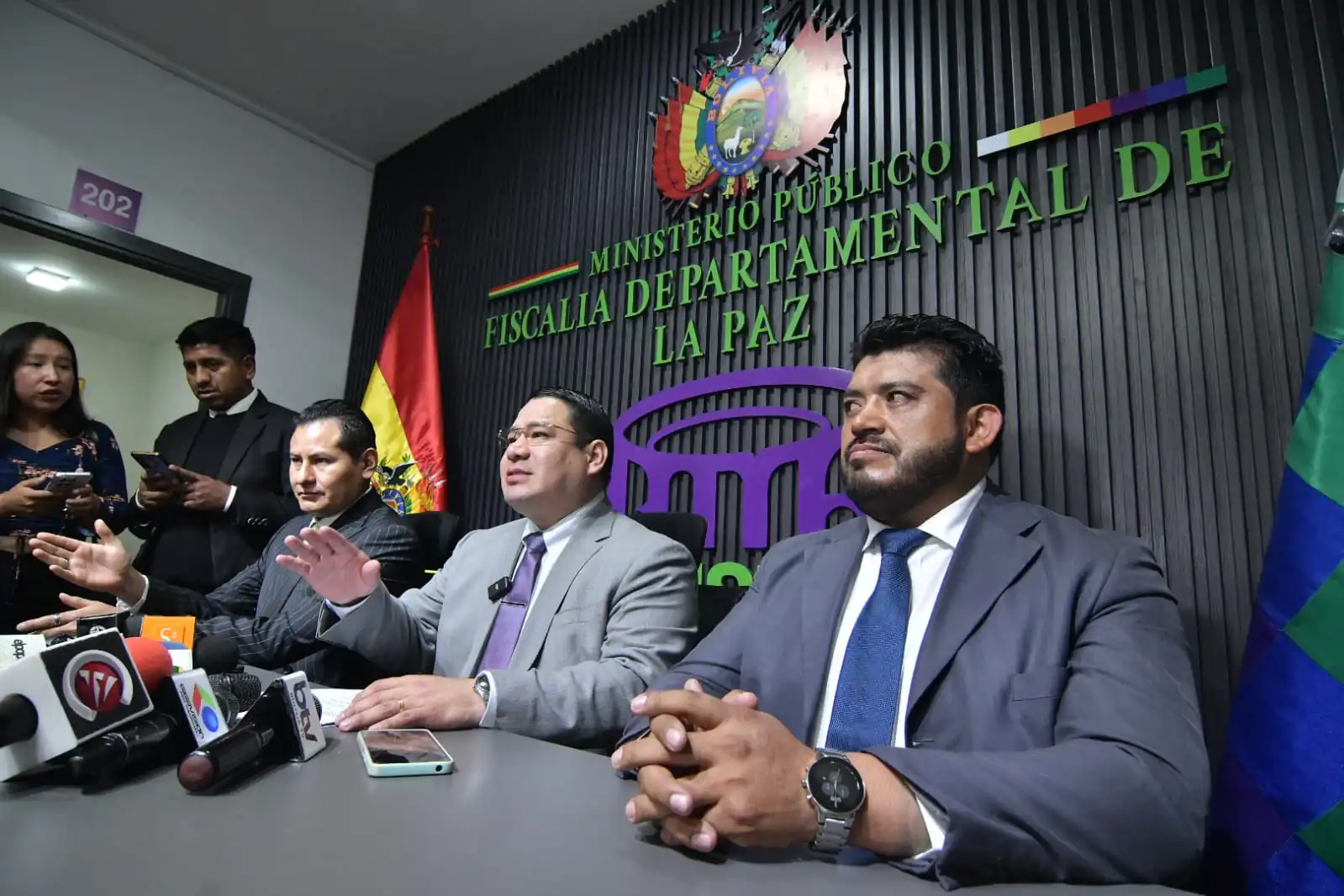 El fiscal general del Estado, Roger Mariaca, brinda una conferencia de prensa (Foto: APG)