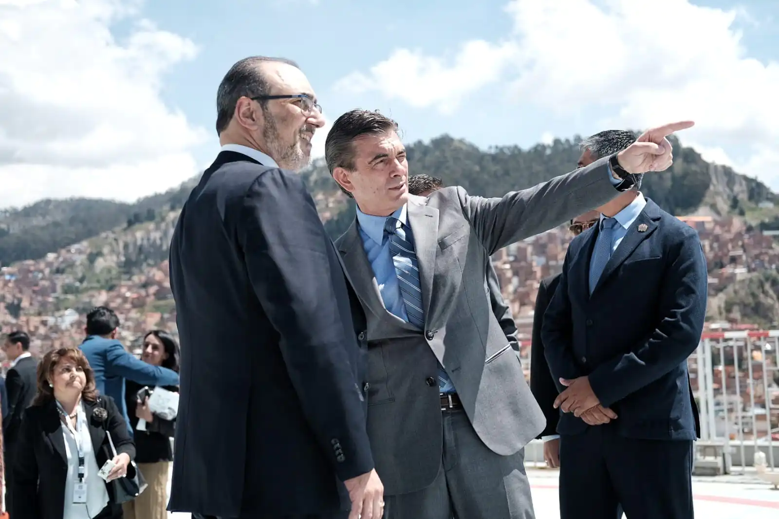 Rodrigo Paz Pereira junto a Sergio Díaz Granados, presidente de CAF. Foto: Rodrigo Paz Pereira RRSS.