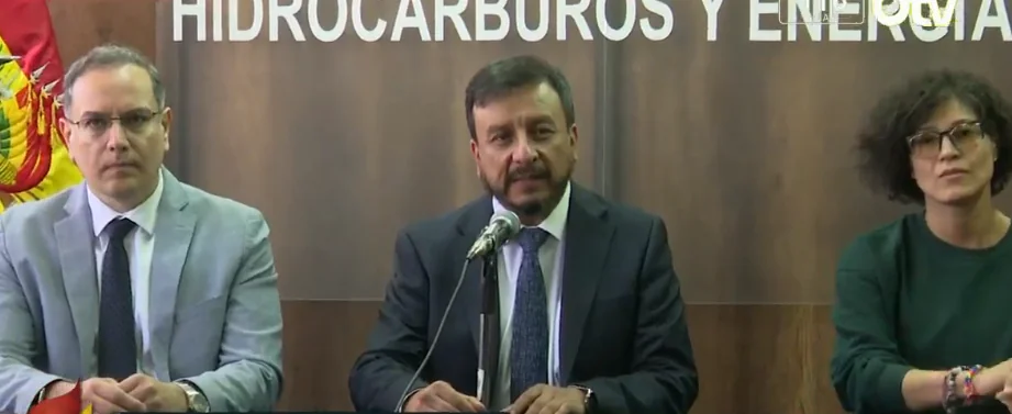 Autoridades del sector brindan información sobre la calidad de combustible. Foto: Captura BTv.