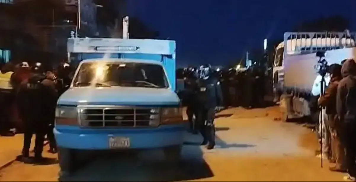 Un camión que trasladaba las garrafas incautadas.
Foto: Unitel