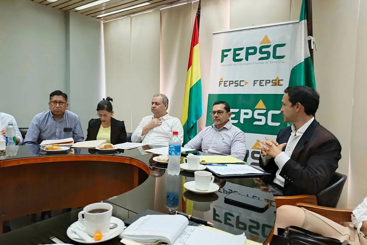 Reunión entre la Aduana y la FEPSC en Santa Cruz de la Sierra. Foto: Lorenzo Gabriel Dávalos Baigorria