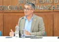 El ministro José Gabriel Espinoza Yañez en una rueda de prensa. Foto: Archivo