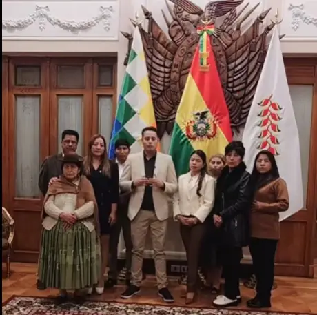 El vicepresidente Edmand Lara y los legisladores de su bancada.
Foto: Captura RRSS